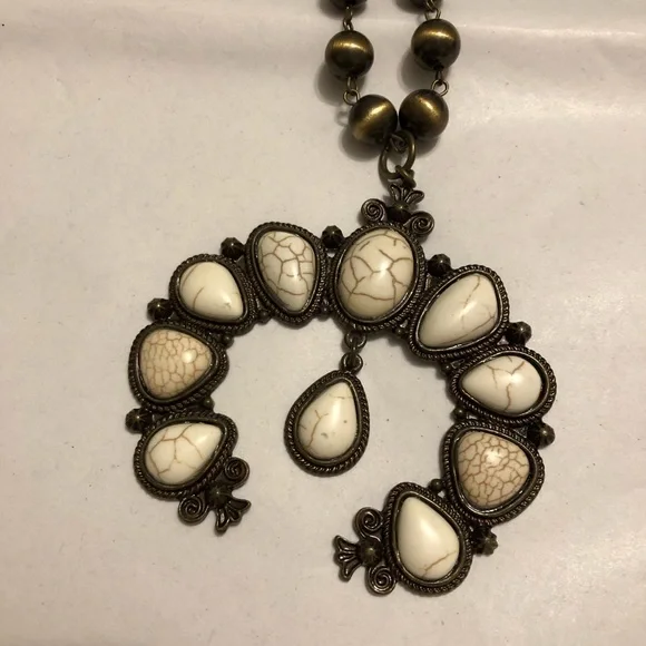NWOT White Squash Blossom Necklace - Picture 2 of 2